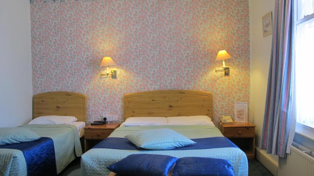 River Hotel 2*